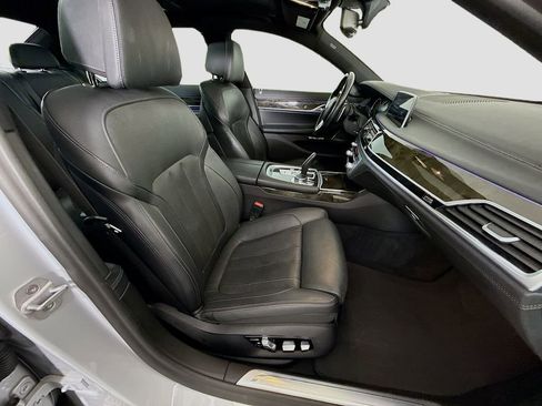Used 2018 BMW 740e xDrive AWD/4WD image 28
