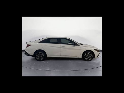 Used 2025 Hyundai Elantra Sport FWD image 7