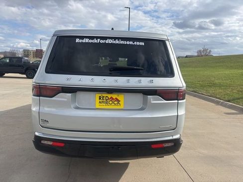 Used 2024 Jeep Wagoneer L Series II w/ Flexible Seating Group AWD/4WD image 4
