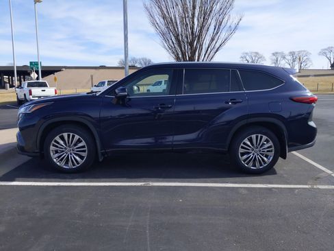 Certified 2022 Toyota Highlander Platinum image 7