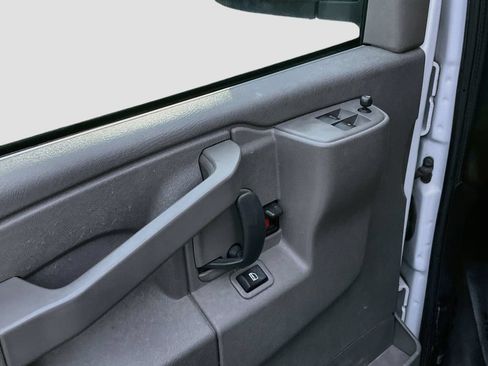 Used 2024 Chevrolet Express 2500 RWD image 17