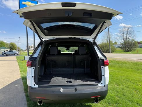 Used 2023 Chevrolet Traverse LT w/ LT Premium Package AWD/4WD image 11
