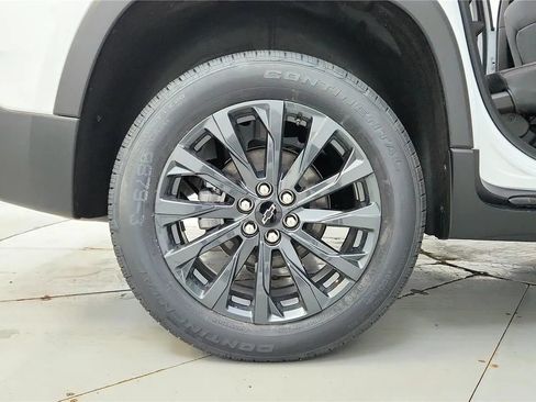 Used 2023 Chevrolet Traverse RS FWD image 16