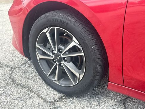 Used 2024 Kia Forte LXS FWD image 11