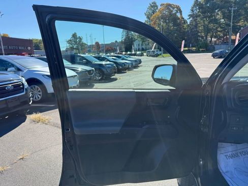 Used 2023 Toyota Tacoma SR image 9