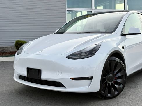 Used 2023 Tesla Model Y Performance AWD/4WD image 3