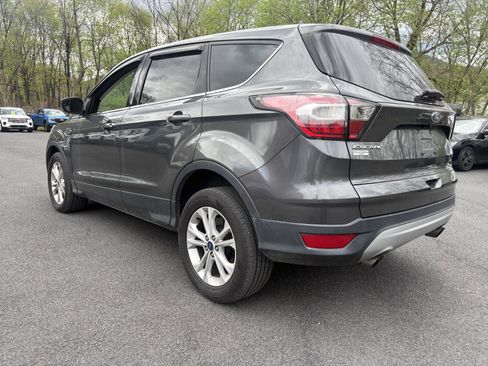 Used 2017 Ford Escape SE image 6