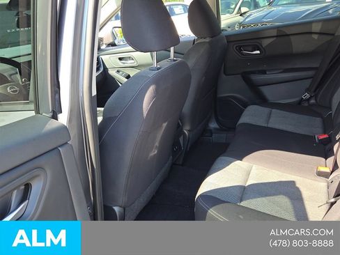 Used 2025 Nissan Rogue SV FWD image 16
