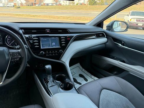 Used 2019 Toyota Camry LE image 9