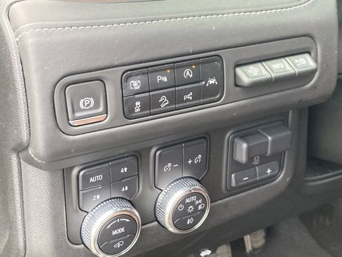 Used 2023 GMC Yukon Denali Ultimate image 19