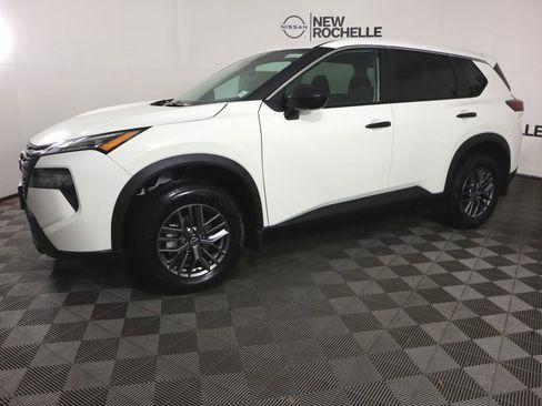 New 2026 Nissan Rogue S image 4