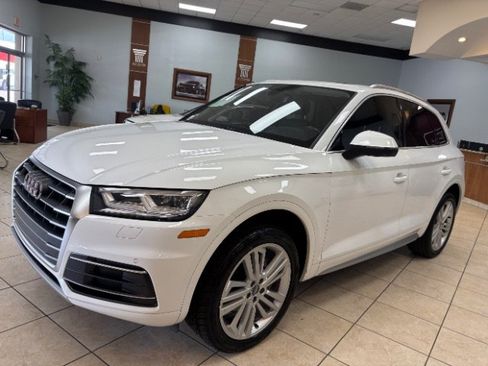Used 2018 Audi Q5 2.0T Premium Plus w/ Premium Plus Package AWD/4WD image 3