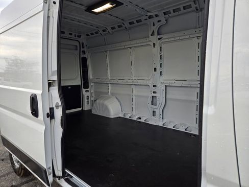 New 2026 RAM ProMaster 2500 w/ Convenience Group image 24