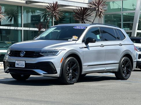 Certified 2024 Volkswagen Tiguan SE R-Line FWD image 8
