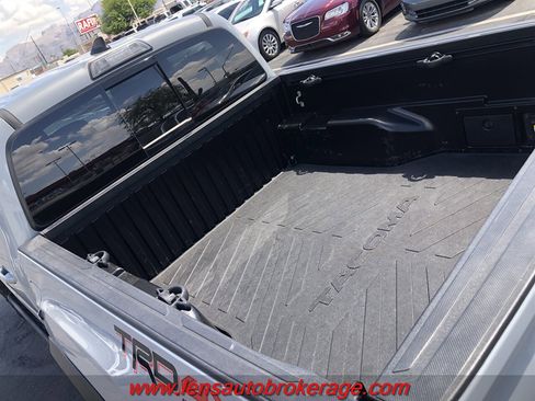 Used 2019 Toyota Tacoma TRD Off-Road image 32