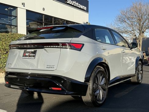 Used 2024 Nissan Ariya EVOLVE+ e-4ORCE image 7