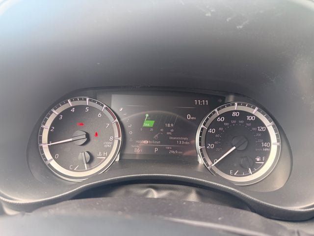 Used 2025 Toyota Highlander LE FWD image 3