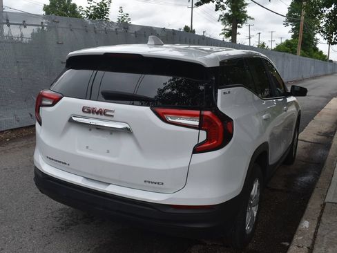 Used 2024 GMC Terrain SLE AWD/4WD image 6