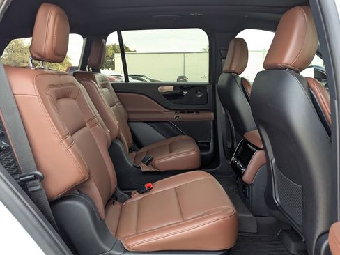 Used 2025 Lincoln Aviator Reserve w/ Illumination Package image 25