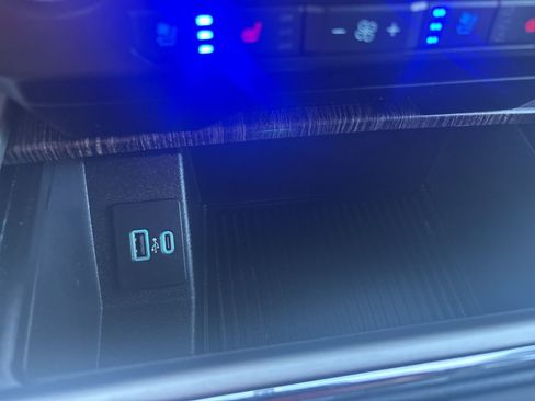 Used 2020 Ford F250 Lariat w/ Chrome Package image 21