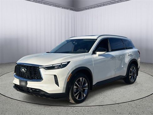 Certified 2023 INFINITI QX60 Luxe w/ Performance Audio Package image 2