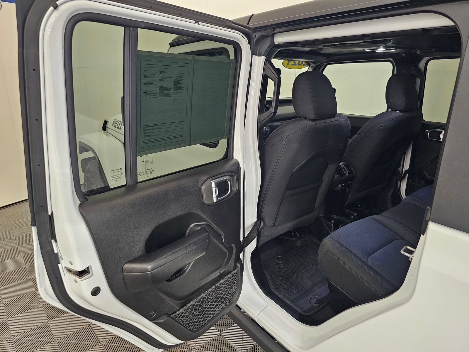 Used 2021 Jeep Gladiator Overland AWD/4WD image 22