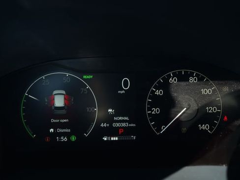 Used 2025 Honda CR-V Sport Touring image 31