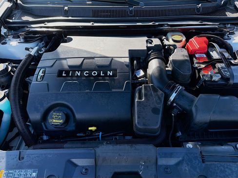 Used 2013 Lincoln MKS image 31