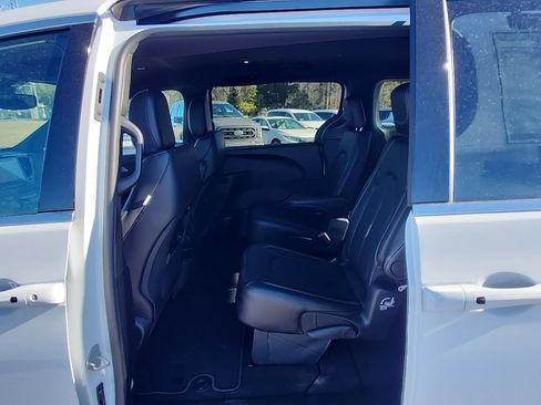 New 2026 Chrysler Pacifica Select FWD image 30