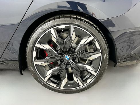 Used 2026 BMW 550e xDrive AWD/4WD image 23