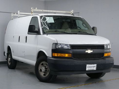 Used 2018 Chevrolet Express 3500 image 4