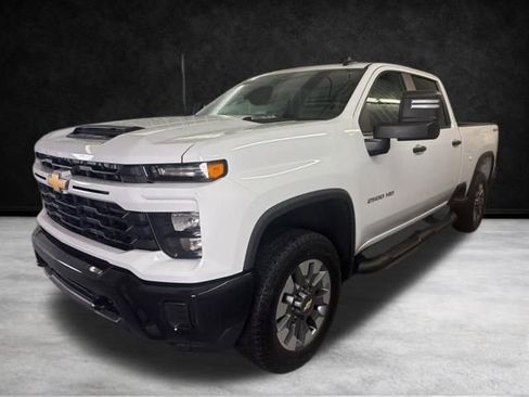 Used 2025 Chevrolet Silverado 2500 Custom w/ Custom Convenience Package AWD/4WD image 4