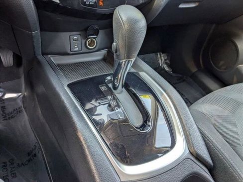 Used 2015 Nissan Rogue SV FWD image 12