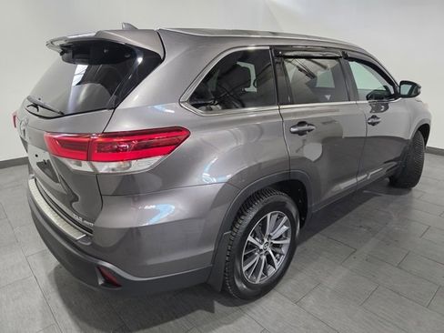 Used 2019 Toyota Highlander XLE image 5