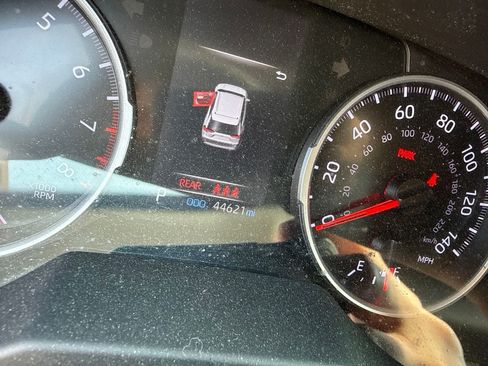Used 2021 Toyota RAV4 LE FWD image 7
