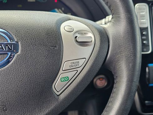 Used 2017 Nissan Leaf SV FWD image 35