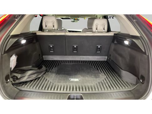 Used 2022 Cadillac XT4 Luxury w/ Trailering Package AWD/4WD image 16