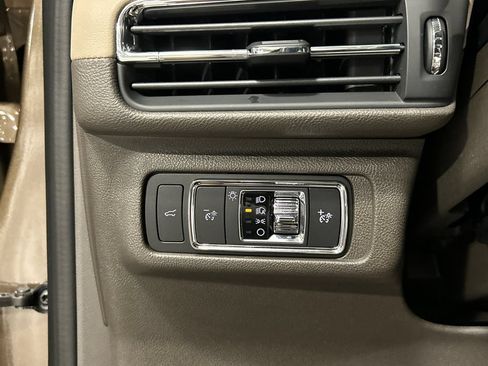 Used 2022 Lincoln Corsair AWD w/ Premium Package image 20