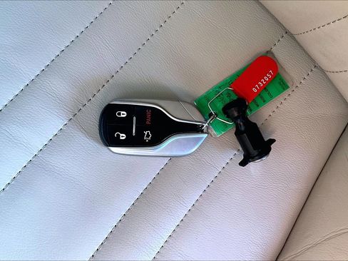 Used 2017 Maserati Levante image 10