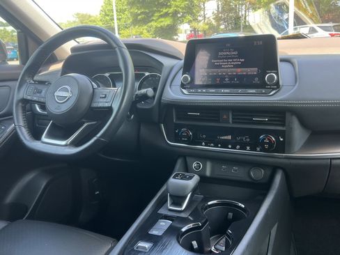 Certified 2023 Nissan Rogue SV w/ SV Premium B Package FWD image 3