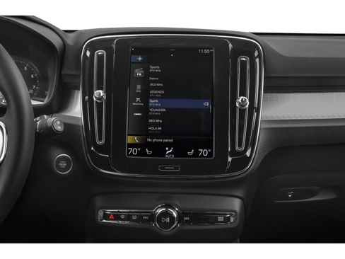 Used 2020 Volvo XC40 T4 Momentum image 10