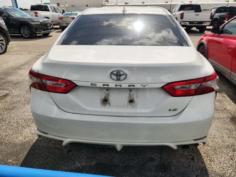 Used 2019 Toyota Camry SE FWD image 4