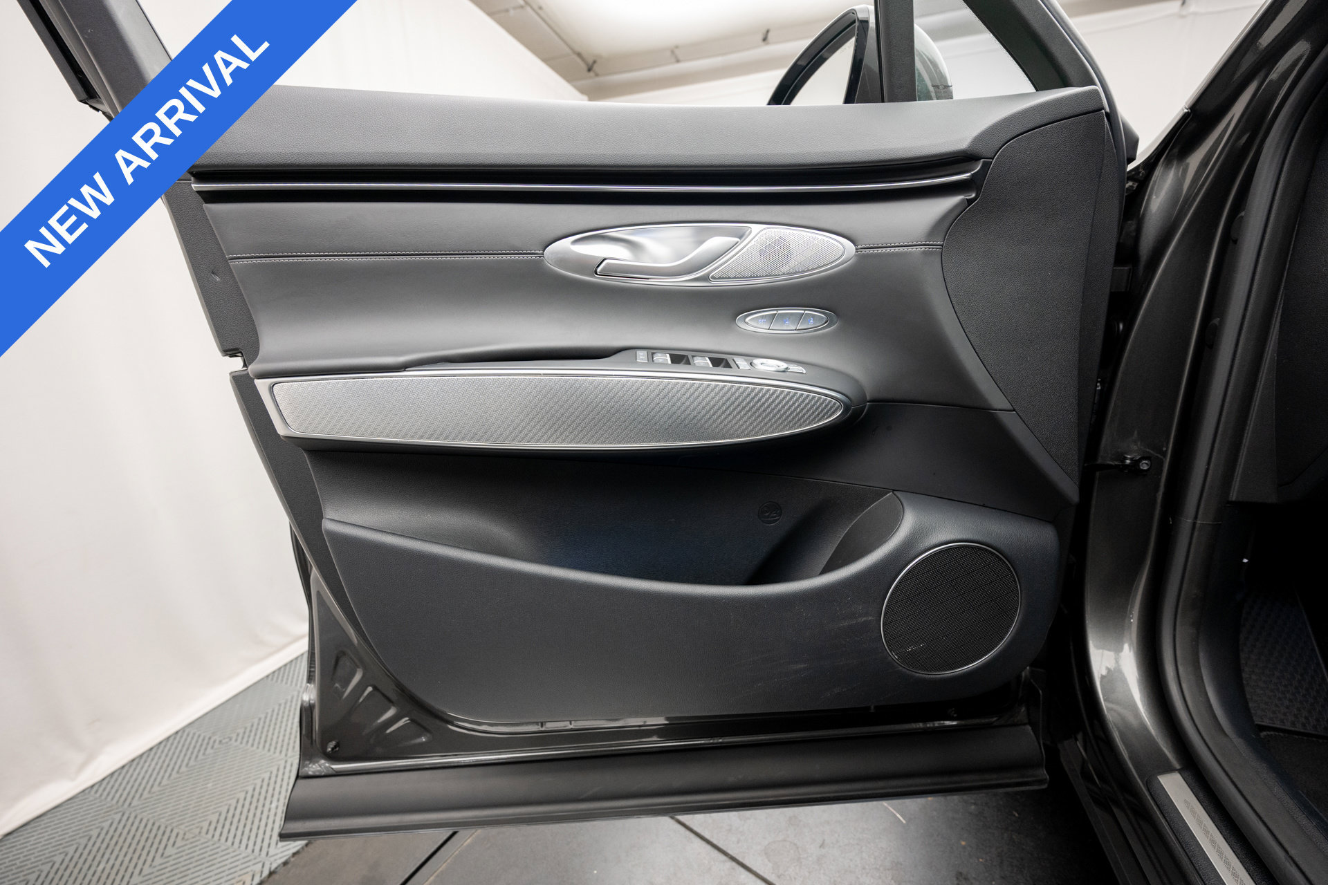 Used 2025 Genesis GV70 3.5T Sport AWD/4WD image 30