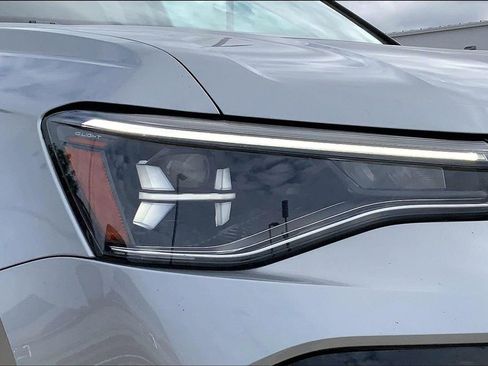 Used 2025 Volkswagen Taos SE FWD image 27