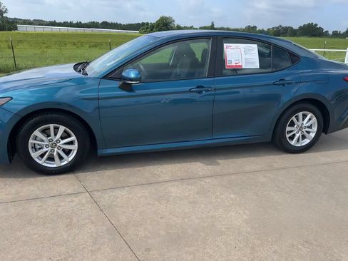 Used 2025 Toyota Camry LE FWD image 5