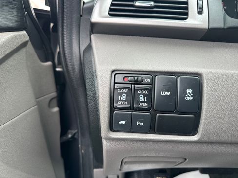 Used 2016 Honda Odyssey Touring Elite image 27