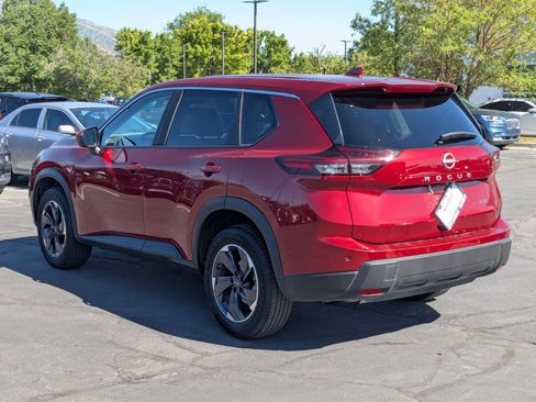 Used 2025 Nissan Rogue SV AWD/4WD image 8