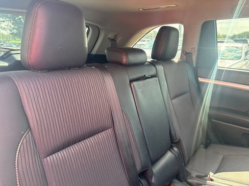Used 2016 Toyota Highlander LE AWD/4WD image 28