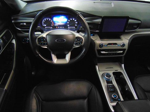 Used 2023 Ford Explorer XLT w/ Equipment Group 202A image 11