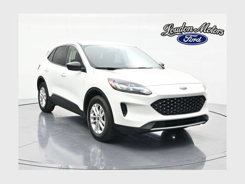 Used 2022 Ford Escape SE w/ Cold Weather Package AWD/4WD image 1